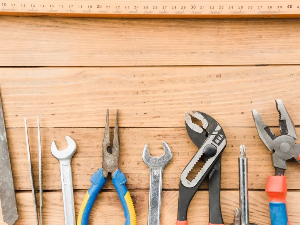 Daftar alat pertukangan wajib dari supplier hand tools Surabaya Armada Hardware.